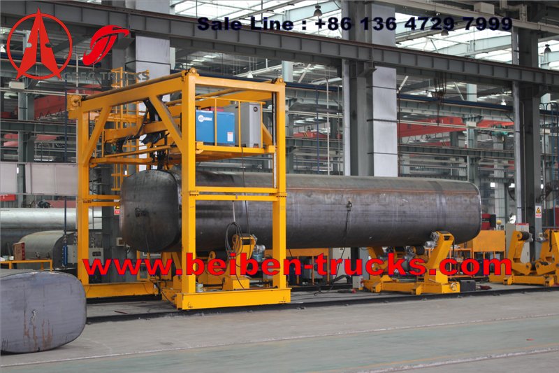 Fabricante de camiones cisterna de combustible Beiben V3 de China