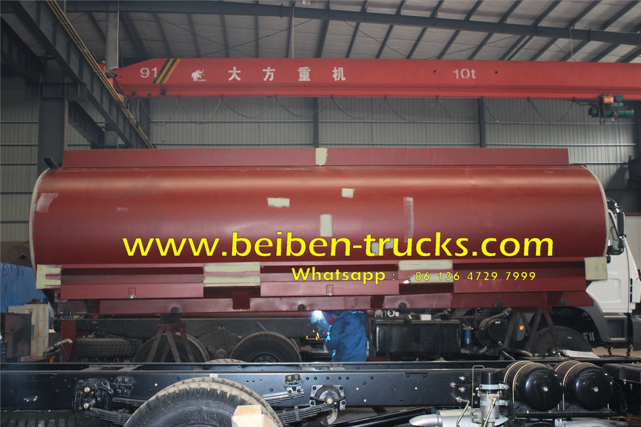 China fabrica un camión cisterna de agua beiben de 20 m3 de nueva marca a la venta