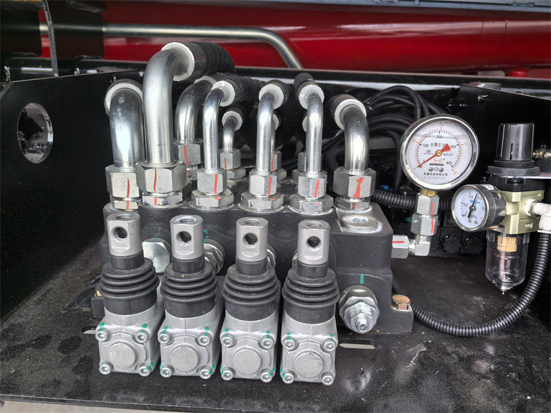 Beiben hooklift garbage truck manufacturer