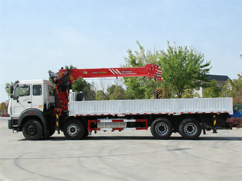 Beiben 8×4 truck with crane