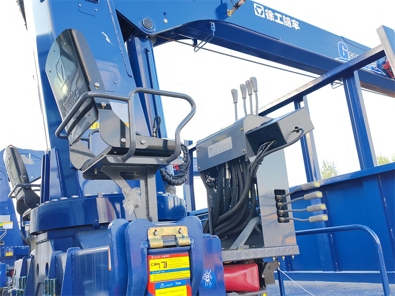 Beiben cargo truck mounted hydraulic crane