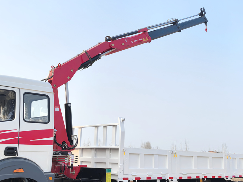 Beiben 6×6 lorry mounted knuckle crane