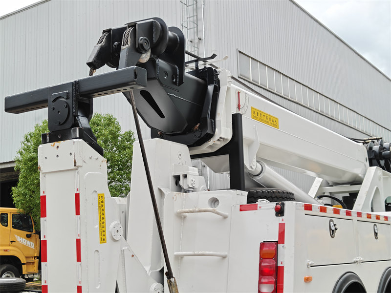 Beiben 8×4 heavy rotating tow truck