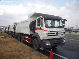 Exportación de 5 unidades de camiones volquete Beiben con volante a la derecha al país de Mozambique