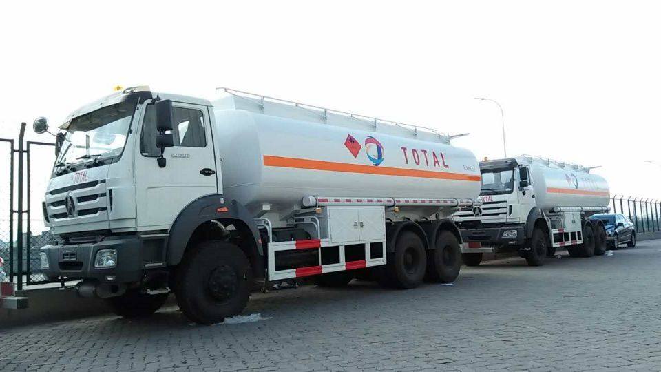 Exportación de camiones cisterna de combustible Beiben a un país de Medio Oriente