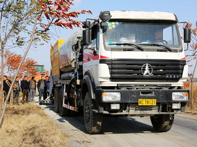 Proyecto de obra de distribuidora de asfalto Beiben en Uzbekistán