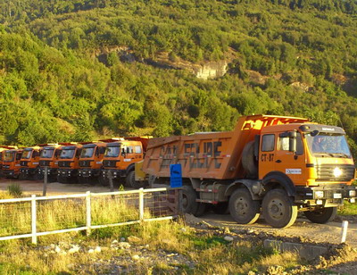 20 unidades de camión volquete Beiben de 12 ruedas utilizado con éxito en la planta de un cliente de Tanzania.