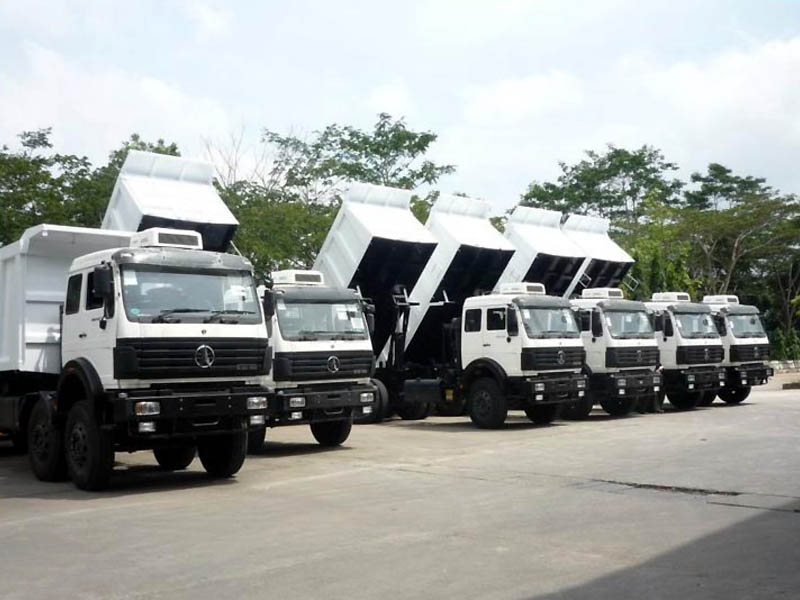 50 unidades de dumper de servicio pesado Beiben están totalmente terminados en la planta de camiones Beiben.