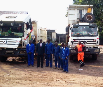 Un cliente leal del Congo da una gran impresión sobre los camiones volquete North Benz 2534