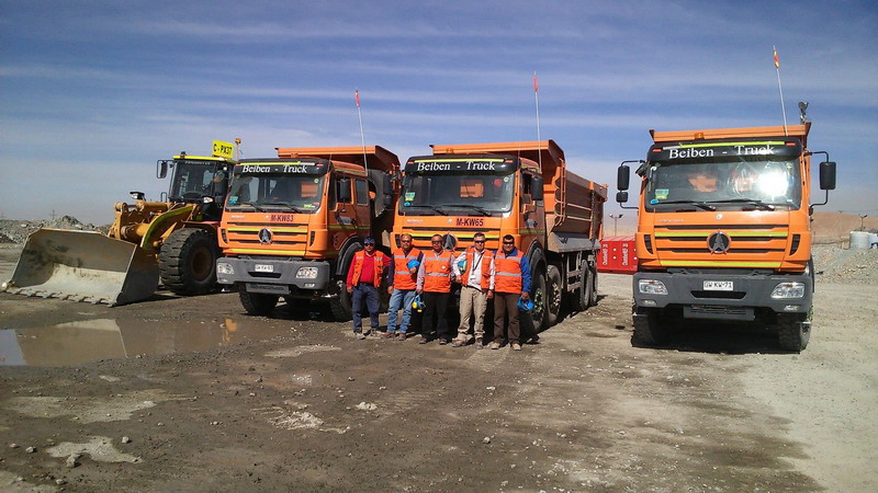 Camiones volquete Beiben de 12 ruedas de 60 T de servicio pesado para el sitio de trabajo de la mina del cliente