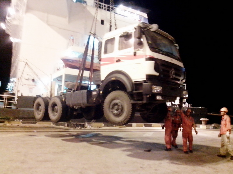Cliente de CONGO y Brazzaville pide 20 unidades de camión tractor beiben y semirremolque con suspensión bogie