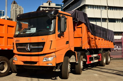 Exportación de 5 unidades de camiones volquete beiben RHD V3 a FIJI