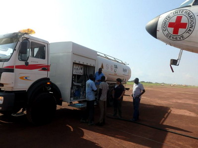 Los camiones cisterna de combustible del aeropuerto beiben 2534 finalmente son adquiridos por un cliente del Congo.