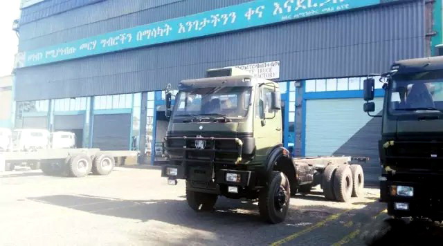 Se exportan 100 unidades de piezas SKD de camión beiben 4*4 a un cliente de Enthopian