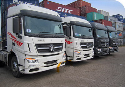 Un cliente de Tanzania utiliza 13 unidades de camiones tractores Beiben V3 en logística portuaria